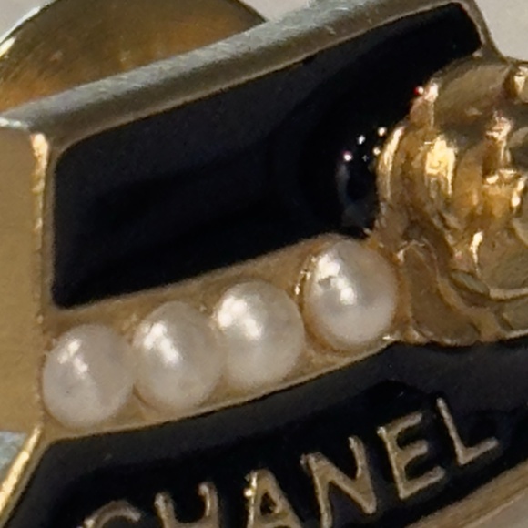 Vintage CHANEL 02A Hat Pearl Black Enamel & Gold Pin Brooch - Picture 4 of 10